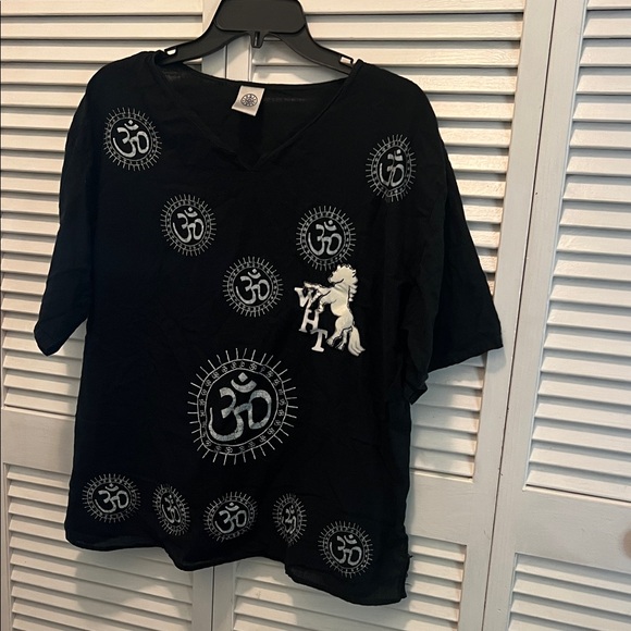 Om Aum Handu Yoga Tops - # 0821+ Unisex Yoga handmade T-Shirt W/ White Om Aum Symbols, & WHT Art Logo